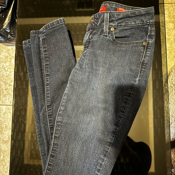 GUESS medium rise curvy skinny jeans - Picture 4 of 7